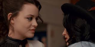 Ginny & Georgia" Season 2 is a Lesbian Tornado of Teen Drama