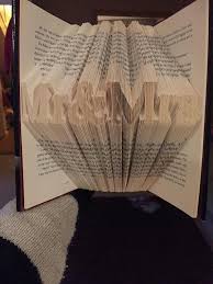 Www.orimoto faltanleitungen.de orimoto schriftzug orimoto faltanleitung deutsch mit 60 seiten orimoto anleitung orime.de kostenlos orime.de erfahrung gefaltete bücher. Mr And Mrs Mr Mrs Book Fold Folding Pattern Free Tutorial Book Origami Book Sculpture Art Buch Faltmuster Bucherskulptur Bucher Falten