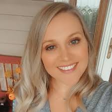 Hello all of you beautiful ladies! Since most of you don't know me  personally I wanted to properly introduce myself and share a bit of my  story. <3 I have been married