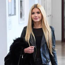 1996'da doğan alman güzel model fitness, moda, güzellik ve ailesine çok düşkün. Pamela Reif Und Ihre Familie So Lebt Das Fitness Model Aus Karlsruhe Privat People