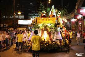 Ia juga merupakan hari memberi makan kepada orang miskin dan sedekah kerajaan malaysia dengan bermurah hati telah bersetuju untuk menjadikan hari wesak sebagai cuti umum selaras dengan prinsip negara yang. Wesak Day In Malaysia Attractions Wonderful Malaysia