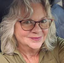 🌕 FULL BEAVER MOON — November 5, 2025 The Final Full Moon Before Winter ❄️  As the chill of winter draws near, November's Full Beaver Moon rises —  glowing like liquid gold