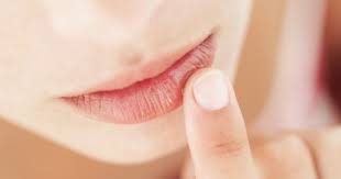 Het duurde heel lang voor een koers werd gevormd. Werom Lekje Dyn Lippen Kraken Yn E Hoeken Fan E Lippen De Redenen Drye Hud Lippen Kraken Behanneling Smaak Salve Masker Fan Rissen Op E Lippen