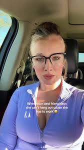 Dee Pennington's Instagram, Twitter & Facebook