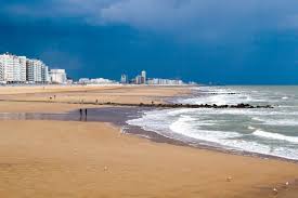 C'est une petite ville portuaire et cosmopolite, prisée des britanniques. Sejour Ostende Voyage Ostende Pas Cher Alibabuy Com