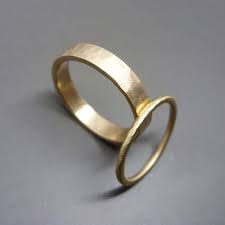 Hammered Gold Wedding Band Set In Solid 14k Or 18k Yellow Or Etsy Gold Wedding Band Sets Wedding Band Sets Hammered Gold Wedding Band