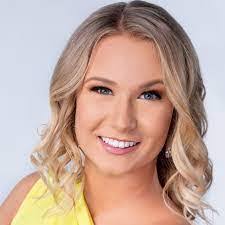 Marie Bretz's Instagram, Twitter & Facebook