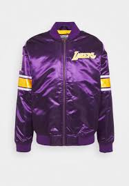 Um ihnen bei der entscheidung etwas unterstützung zu geben, hat unser erfahrenes camouflage testerteam abschließend den testsieger ausgewählt, welcher ohne. Mitchell Ness Nba La Lakers Heavyweight Jacket Vereinsmannschaften Purple Lila Zalando De