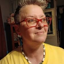 WANT A CHANCE AT WINNING A FREE PHOTOSHOOT? I mean…if you don't feel  comfortable sharing your favorite dinosaur you can always drop a funny GIF.  Either way, your support means the world