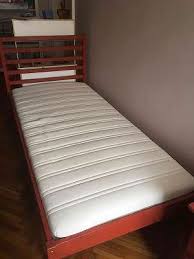 Reißverschluss auf, und dann vom fußende her abgezogen/auf links gezogen. Ikea Bett Willhaben