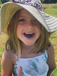 We had a special helper and very kind customers (Rich and Laura), let us  pick blueberries from their garden for a very berry burger special this  week 🫐