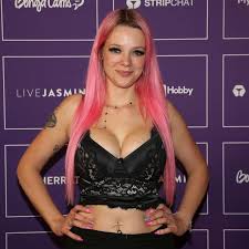 Anna Wünsche- KI-Erotikmodel schockt Fans