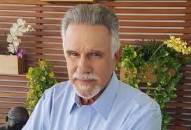 Si todo el mundo leyera poesía, seríamos más felices'