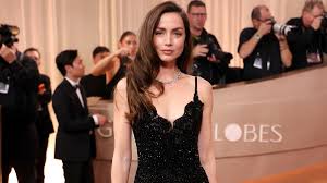 Ana de Armas’ Golden Globes Dress High Slit Races up Her Thighs