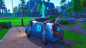 Fortnite brings dead players back to life by teleporting them onto the reboot van's roof one by one, without any of their previous items. Fortnite Update 8 30 Has The Game Copied Apex Legends With New Respawn Feature