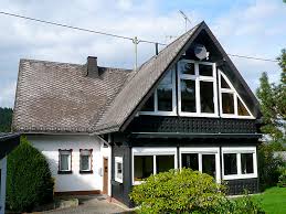 Adenau — adenau, stadt im landkreis ahrweiler, rheinland pfalz, 300 m über dem meeresspiegel in der eifel, am fuß der hohen acht und der nürburg, nahe dem nürburgring, 3 000 einwohner. Holiday House Haus Annes In Adenau De5488 390 1 Interhome