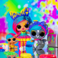 Splatter Esta Llena De Pintura Y Parece Que Su Hermana Y Su Mascota Tambien A Darse Un Buen Bano Lol Dolls Doll Family Dolls