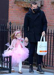 Irina shayk is giving fans a peek at her and bradley cooper's daughter! Irina And Bradley Bring Daughter To School In Pink Tutu For Her Birthday