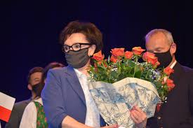 Jun 24, 2021 · elżbieta witek sugeruje, że pis przegrało głosowanie, bo za szybko czytała prawo i sprawiedliwość sensacyjnie przegrało głosowanie w sprawie przekazania przez zbigniewa ziobrę informacji na temat śledztw prowadzonych wobec daniela obajtka. Marszalek Sejmu Rp Elzbieta Witek Odwiedzila Sieradz Zdjecia Express Ilustrowany
