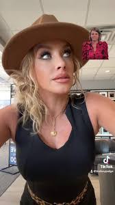 Lindsey Mathis's Instagram, Twitter & Facebook