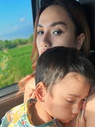 Kini Tinggal di Bali, Tengku Dewi Putri Bagikan Potret Rutinitas dan  Kebersamaan dengan Buah Hati