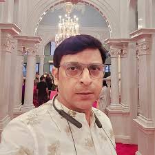 Daksha Seth was bringing her troupe to Mumbai after a while..so one had to  be there..to enjoy her inique visualisation & craft of contemporary  dance..a coincidence that the performance was at Jamshed