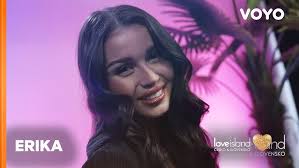 Nová bombshell Erika