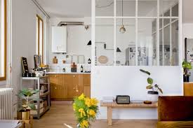 Une Cuisine Lumineuse Sous Verriere Verriere Blanche Cuisine Verriere Interieur D Appartement