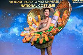 Mình cạo lông mày lại cho vào dáng đẹp nhưng bật cái đèn chĩa thẳng từ trên xuống may cho h'hen niê là sau đó đã có chuyên gia trang điểm cứu cánh giúp cô có lại hàng lông mày hoàn hảo để lên hình. Trang Phá»¥c Banh Má»³ Cá»§a H Hen Nie Dá»± Thi Hoa Háº­u Hoan VÅ© 2018 Nháº­n Y Kiáº¿n Trai Chiá»u Vtv Vn