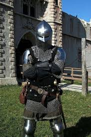 Pin By Conner Mccloud On Armor Light Chain Plate Knight Armor Historical Armor Ancient Armor