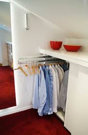 Praktisch Ausziehbare Kleiderstangen Fur Faltenfreie Hemden Schreinerei Innenausbau Fuchslocher Moderne Ankleidezimmer Homify Begehbarer Kleiderschrank Dachschrage Kleiderschrank Fur Dachschrage Ankleidezimmer