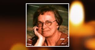 Beth Lannon's Instagram, Twitter & Facebook