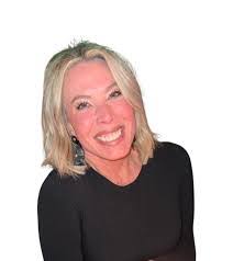 Stephanie Duxbury's Instagram, Twitter & Facebook