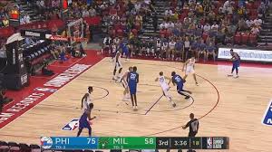 Marial basketbolni etti yoshida, ba'zida bolalar maydonchalarida, ba'zida ymcada o'ynashni boshladi. Lenny Carlos Kevin Durant Impersonator Makes Nba Debut With Sixers In 2019 Summer League Facebook