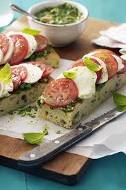 Recette Tartine De Tomate Mozzarella Et Puree De Basilic Recette Tomates Mozzarella Recette Tartine Mozzarella