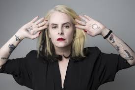 By morte incandescente, released 20 january 2016 1. Escritora Fernanda Young Morre Aos 49 Anos Apos Sofrer Crise De Asma Veja