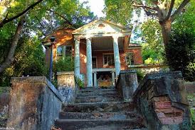 Looking Grave 12 Spooky Scary Abandoned Funeral Homes The Vintage News Funeral Home Abandoned Houses Abandoned