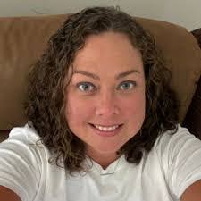 Lisa Deloach's Instagram, Twitter & Facebook