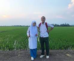 Aisyah mengahwini taufiq kerana menyangkakan suaminya itu ikhlas terhadapnya. Drama Terbaik Dariku 2018 Samarinda Tv3