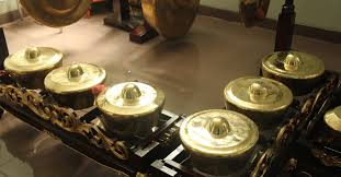 Alat musik tradisional dari indonesia sekarang sudah banyak diketahui oleh banyak orang atau bisa juga disebut populiaritas nya sudah sangat besar sampai ke mancanegara, salah satunya adalah angklung yang berasal dari jawa barat. 11 Macam Alat Musik Khas Jawa Barat Yang Wajib Diketahui Alatmusik Id