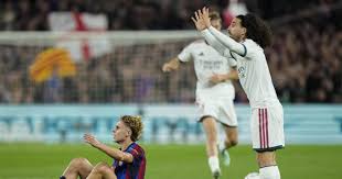 El motivo por el que la afición del Barça pita a Cucurella cada vez que toca el balón