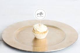 Download cupcake mockup graphic templates by amris. Cupcake Dessert Mockup Desserts Menu Mockup Psd Mockup Free Psd