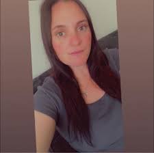 Forumla… my little girl had 4oz at 6am at 9am she's had some porridge with  oz of forumla, banana and raspberry. Which she loveddd! She'd normally be  due a bottle at 10am-