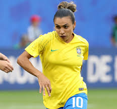 As duas estão juntas desde o início de 2019. Marta Jogando De Batom Roxo Rendeu Comentarios Hilarios Na Internet Vix