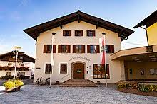 Die saftigen wiesen und radwege um maishofen reichen bis hin zum zeller see, wo sich badenixen und. Maishofen Wikipedia