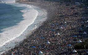 I Know The Beaches In Rio Get Crowded But I Had No Idea Cool Pictures Beach Amazing Photography