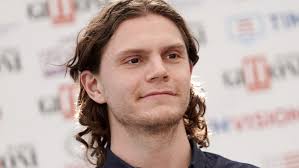 Manic, but make it horror. Die Wahrheit Uber Die Beziehung Von Halsey Und Evan Peters News24viral
