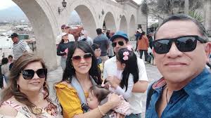 Un Domingo Pascuense familiar, paseando por la Plaza y Mirador de Yanahuara.