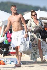 Jun 18, 2021 · rebecca burnett and jordan henderson although rebecca burnett largely keeps out of the spotlight, she married jordan henderson, midfielder for premier league club liverpool and the england. England Ace Jordan Henderson Enjoys Post World Cup Saint Tropez Trip Daily Mail Online