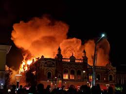 Fațada a fost restaurată în ultimii ani şi existau promisiuni că va fi renovat și interiorul. Palatul Episcopal Greco Catolic Din Oradea A Ars Din Cauze De NaturÄƒ ElectricÄƒ Magnanews